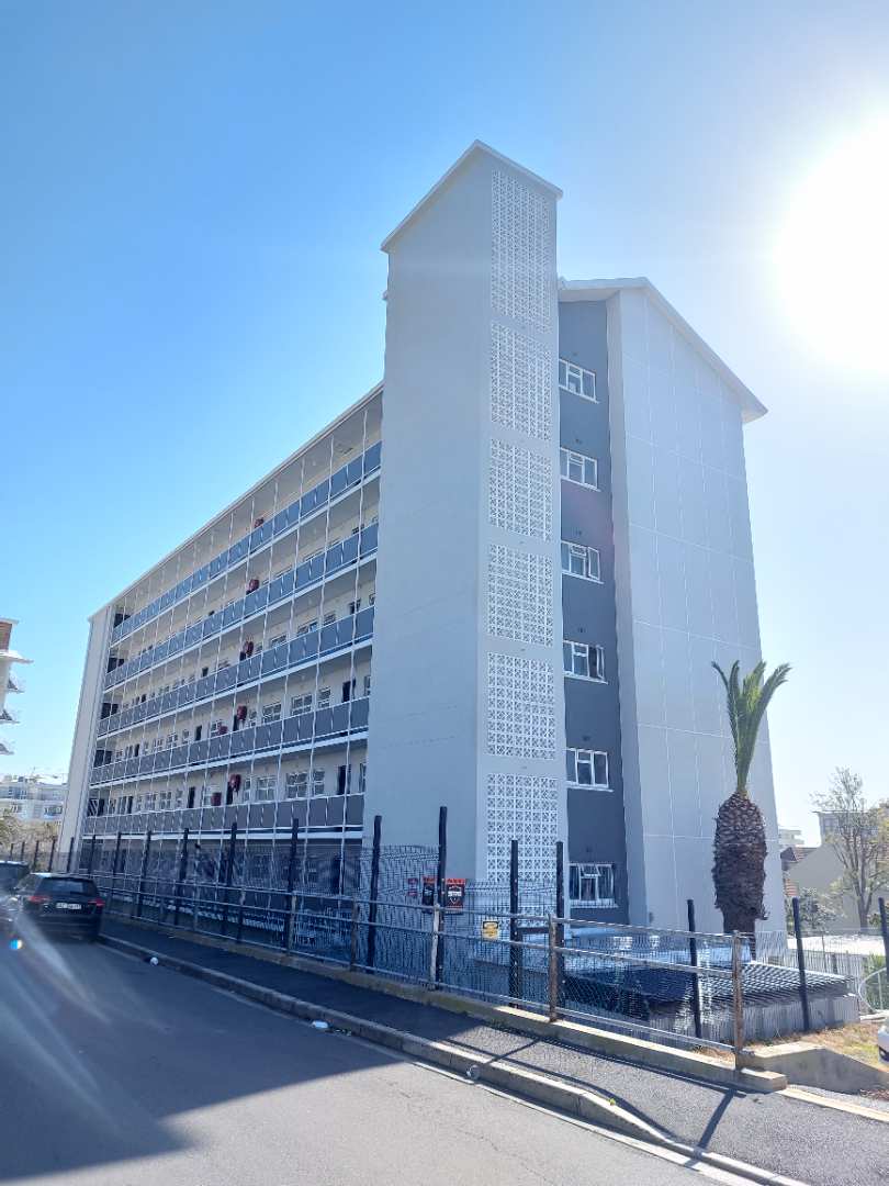 To Let 1 Bedroom Property for Rent in Sea Point Western Cape